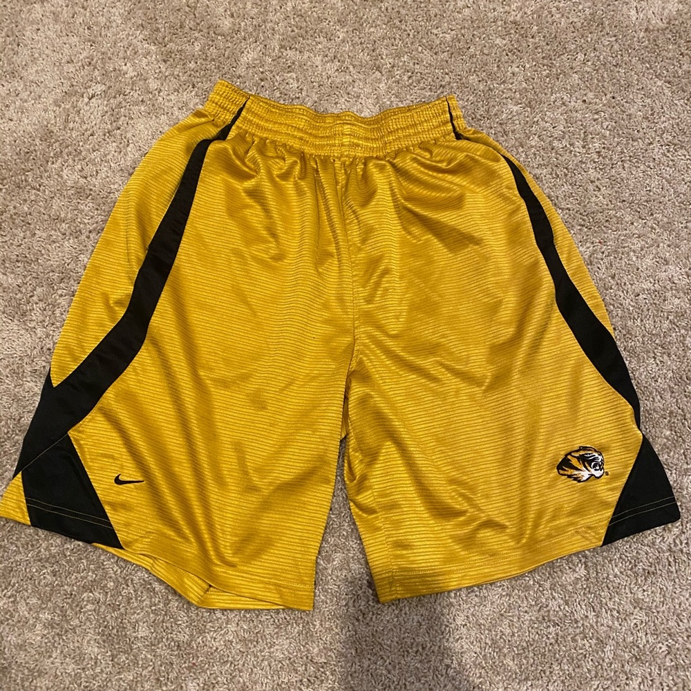 Large mizzou Nike shorts